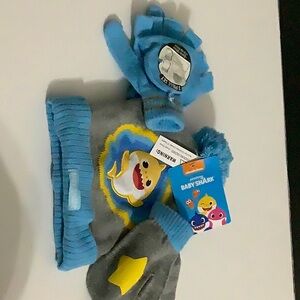 Baby shark toboggan and gloves